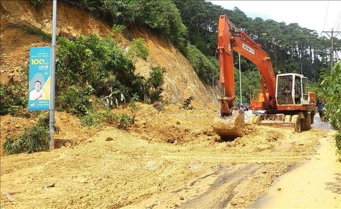 Xuất hiện nhiều điểm sạt lở ở tuyến quốc lộ 2B khu vực đường đèo độc đạo