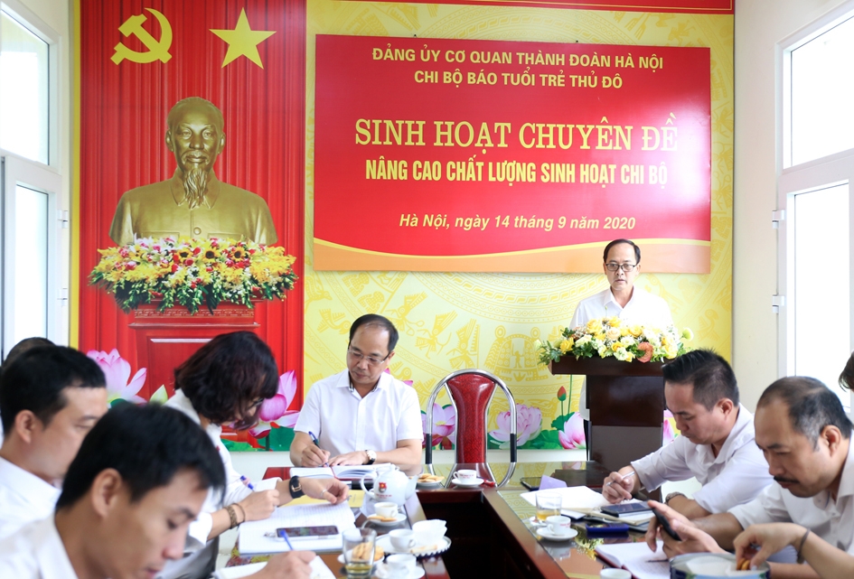Đồng chí Nguyễn Đức Tuấn, Bí thư Đảng ủy, Chủ nhiệm Ủy ban Kiểm tra Thành đoàn Hà Nội phát biểu chỉ đạo tại buổi sinh hoạt chuyên đề của Chi bộ báo Tuổi trẻ Thủ đô