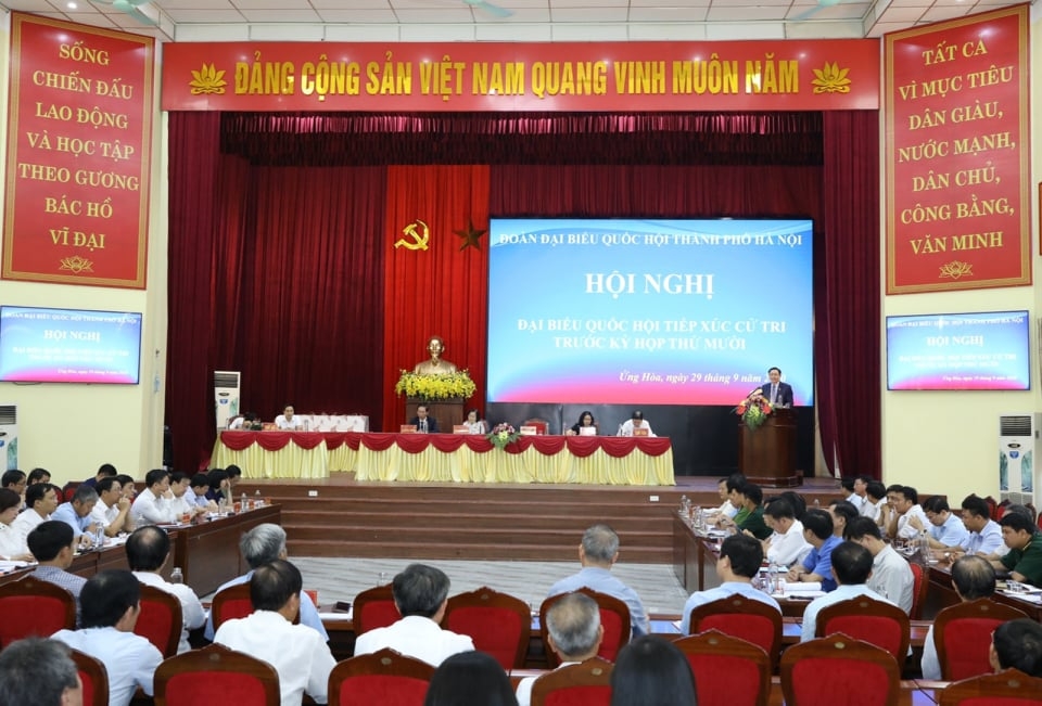 Quang cảnh buổi tiếp xúc cử tri huyện Ứng Hòa