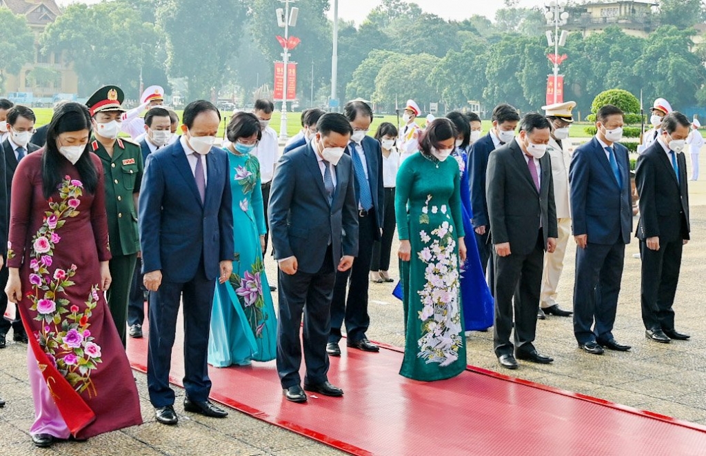 Đoàn đại biểu Thành ủy, HĐND, UBND, Ủy ban Mặt trận Tổ quốc Việt Nam thành phố Hà Nội tưởng nhớ Chủ tịch Hồ Chí Minh