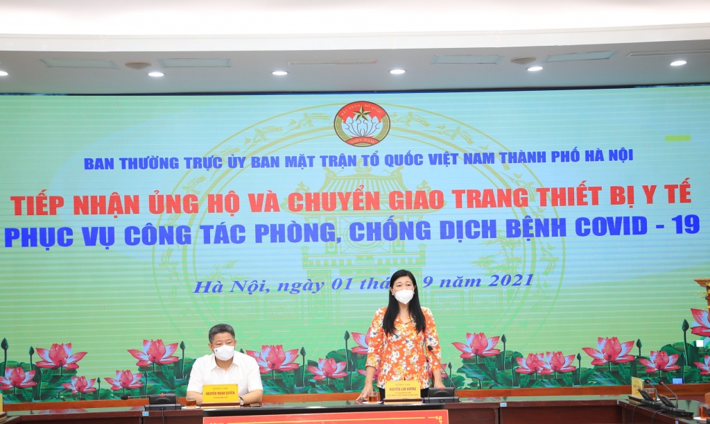 Chủ tịch Ủy ban MTTQ Việt Nam TP Hà Nội Nguyễn Lan Hương phát biểu tại chương trình