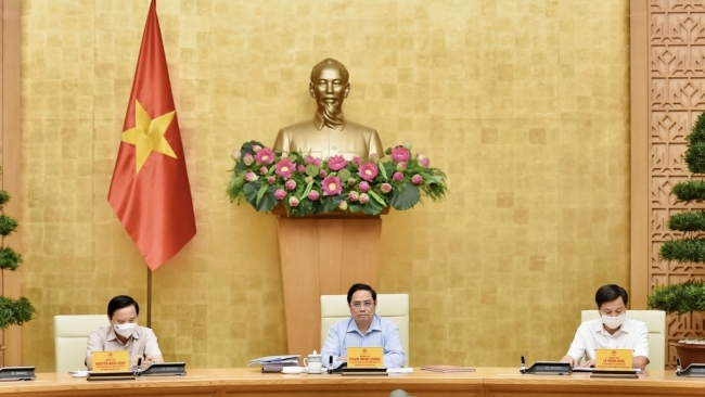 Thủ tướng cuộc họp trực tuyến tới hơn 9.000 xã phường, xốc lại việc chống dịch ở các "pháo đài"