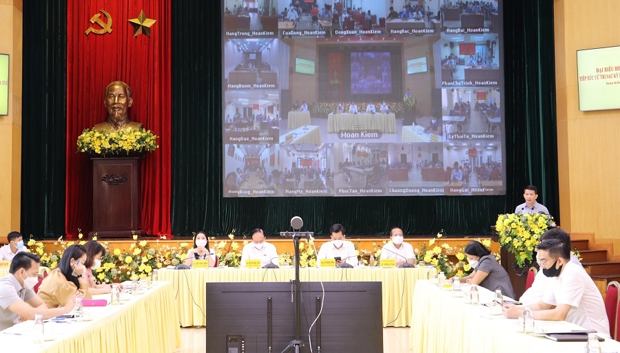 Quang cảnh buổi tiếp xúc cử tri quận Hoàn Kiếm