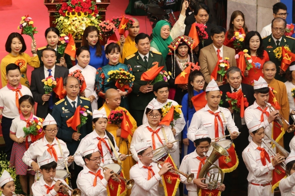 Đoàn  đại biểu các tầng lớp Nhân dân Thủ đô chúc mừng đại hội