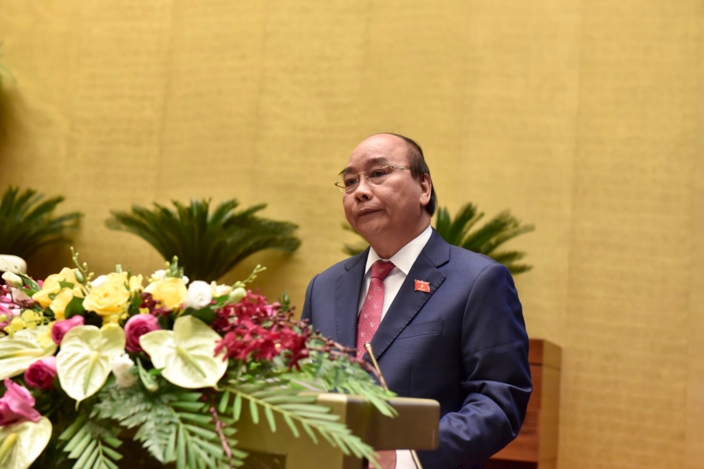 Thủ tướng Nguyễn Xuân Phúc trình bày báo cáo kinh tế-xã hội tại phiên khai mạc kỳ họp thứ 10, Quốc hội khóa XIV