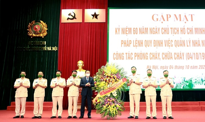 Phó Chủ tịch Thường trực UBND thành phố Hà Nội Lê Hồng Sơn chúc mừng 60 năm Ngày Truyền thống lực lượng Cảnh sát phòng cháy, chữa cháy và cứu nạn, cứu hộ