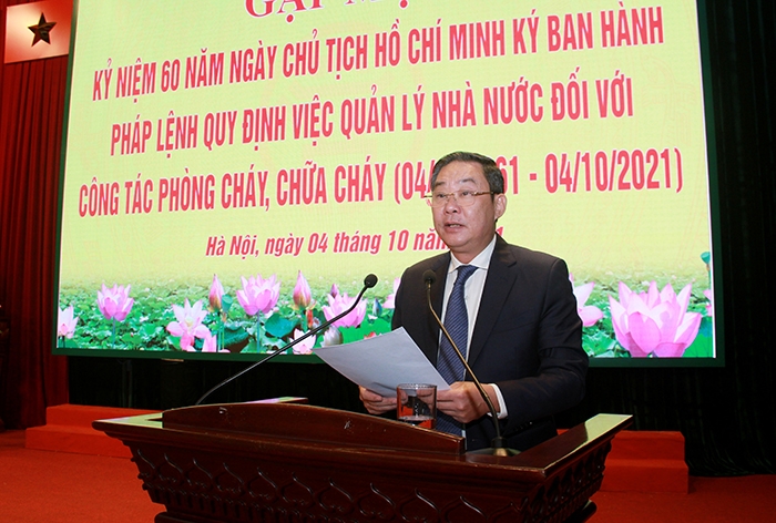 Phó Chủ tịch Thường trực UBND Thành phố Lê Hồng Sơn phát biểu tại buổi gặp mặt