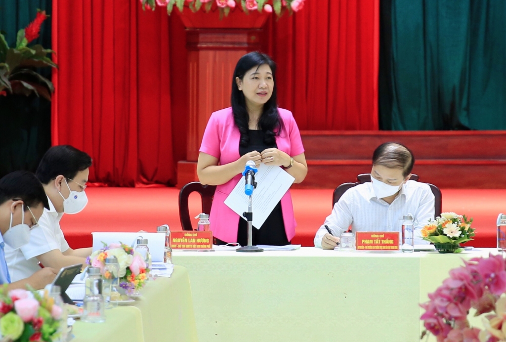 Chủ tịch Ủy ban MTTQ Việt Nam TP Hà Nội Nguyễn Lan Hương phát biểu tại hội nghị