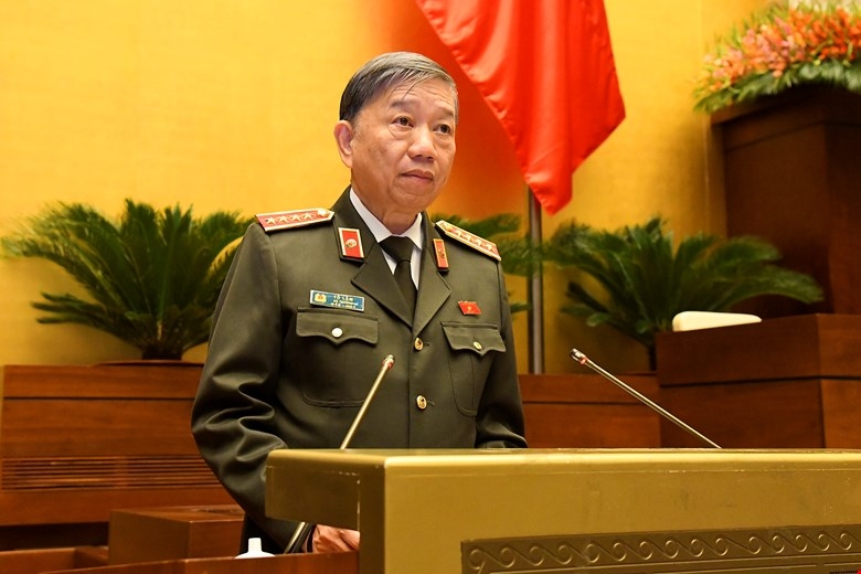 Bộ Trưởng bộ Công an Tô Lâm trình bày tờ trình trước Quốc hội