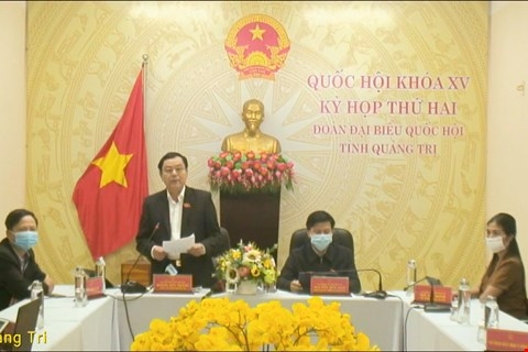 Đại biểu Hoàng Đức Thắng - Đoàn ĐBQH tỉnh Quảng Trị, thảo luận trực tuyến tại điểm cầu Quảng Trị