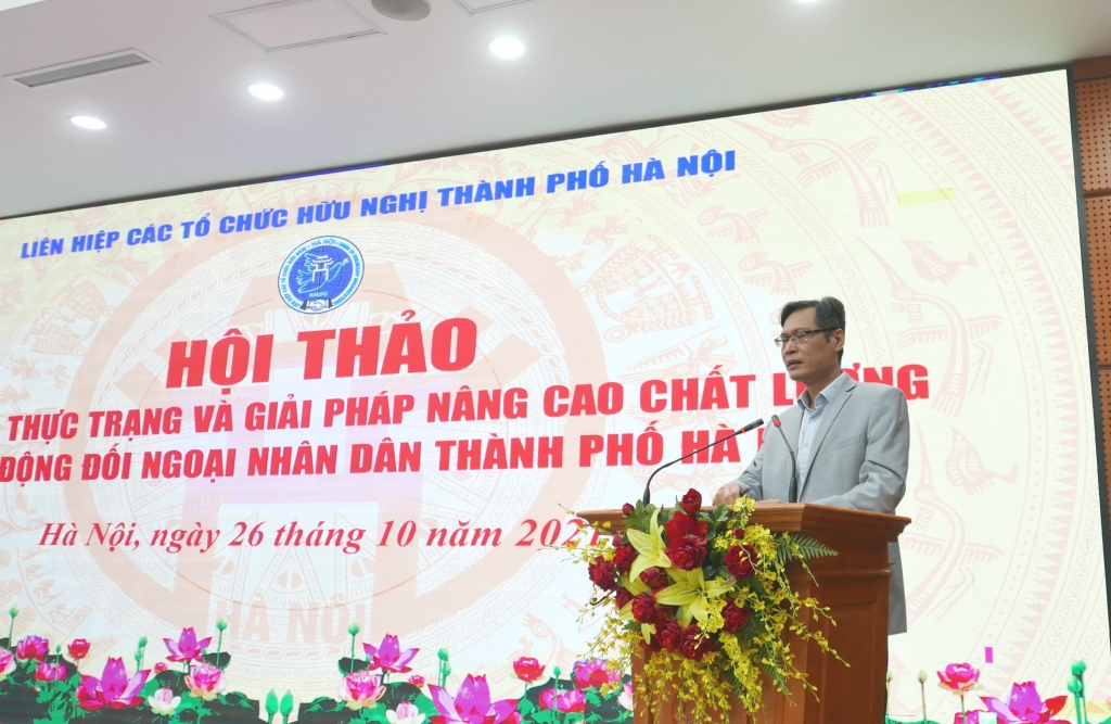 Đại biểu tham luận tại hội thảo