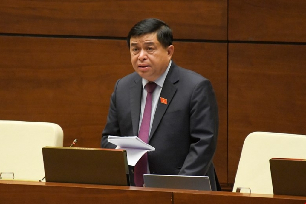 Bộ trưởng Nguyễn Chí Dũng phát biểu giải trình, làm rõ một số vấn đề đại biểu Quốc hội nêu trong phiên thảo luận 