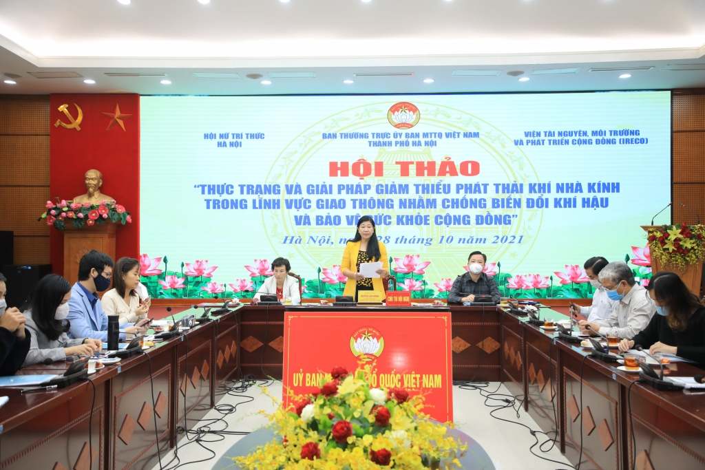 Chủ tịch Ủy ban MTTQ Việt Nam TP Hà Nội Nguyễn Lan Hương phát biểu đề dẫn hội thảo