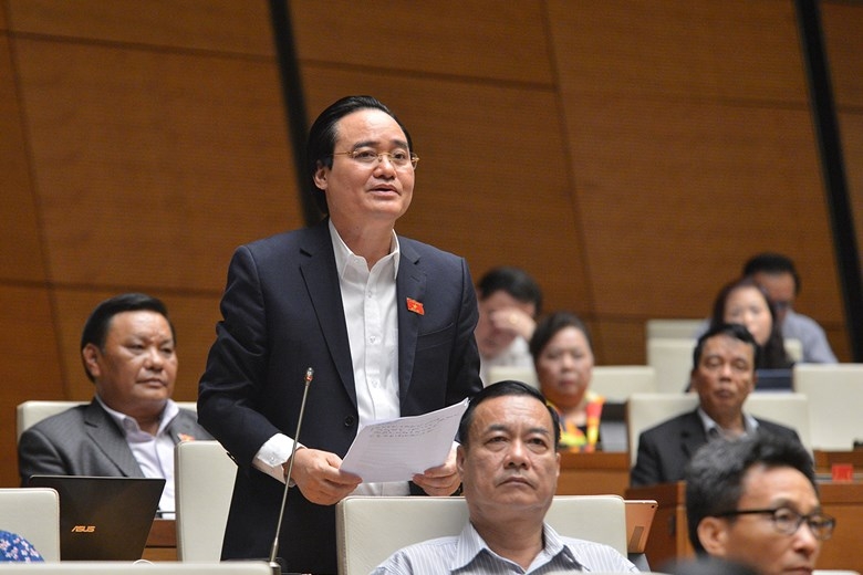 Bộ trưởng Phùng Xuân Nhạ giải trình trước Quốc hội
