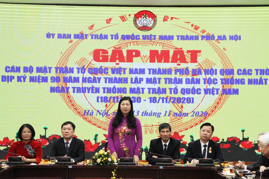 Chủ tịch Ủy ban MTTQ Việt Nam TP Nguyễn Lan Hương phát biểu tại buổi gặp mặt