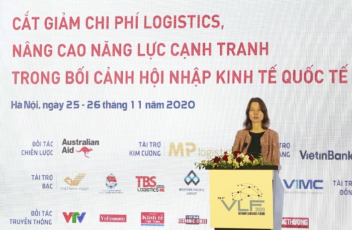 Bà Stefanie Stallmeister, Giám đốc phụ trách hoạt động Dự án Ngân hàng Thế giới tại Việt Nam phát biểu chào mừng Diễn đàn