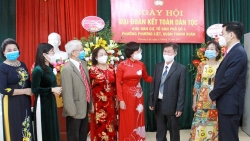 Trưởng ban Tuyên giáo Thành ủy chung vui Ngày hội Đại đoàn kết với người dân quận Thanh Xuân