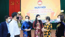 Chủ tịch Ủy ban MTTQ Việt Nam TP dự Ngày hội Đại đoàn kết tại quận Tây Hồ