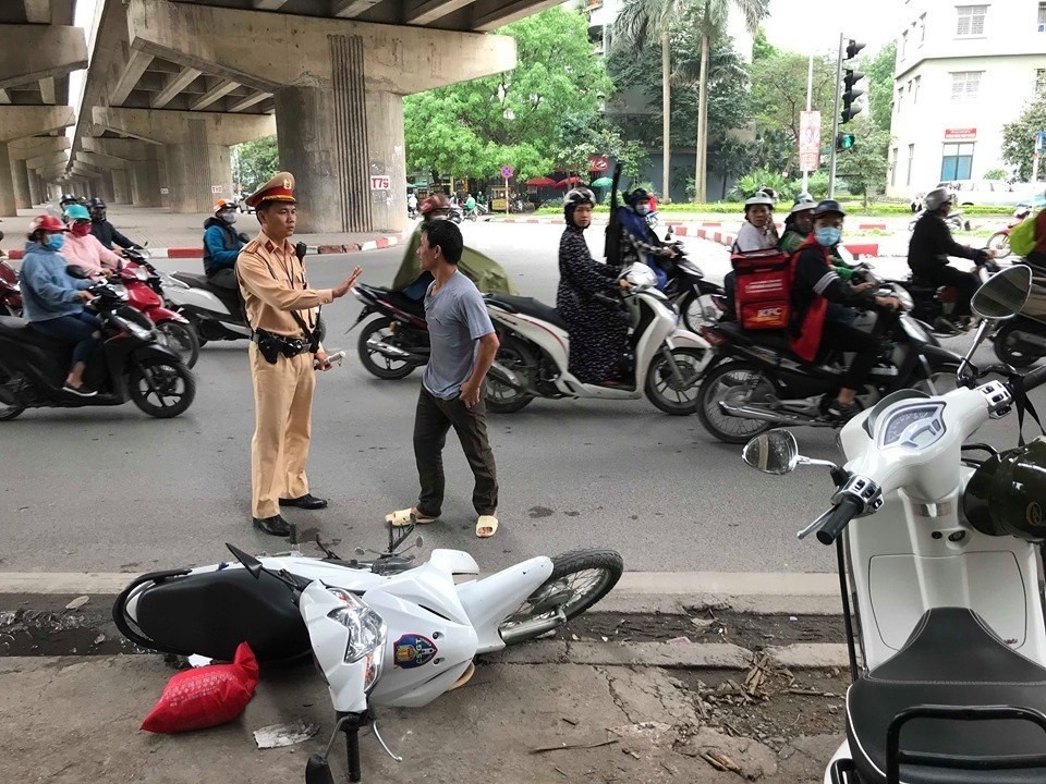 Các hành vi chống đối lực lượng CSGT ngày càng nghiêm trọng