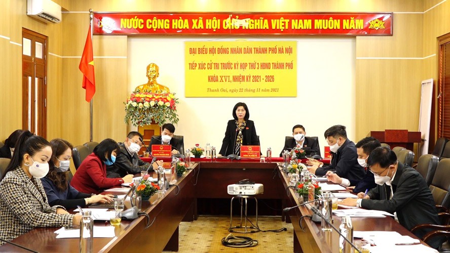 Phó Chủ tịch Thường trực HĐND thành phố Phùng Thị Hồng Hà phát biểu tiếp thu các ý kiến của cử tri huyện Thanh Oai