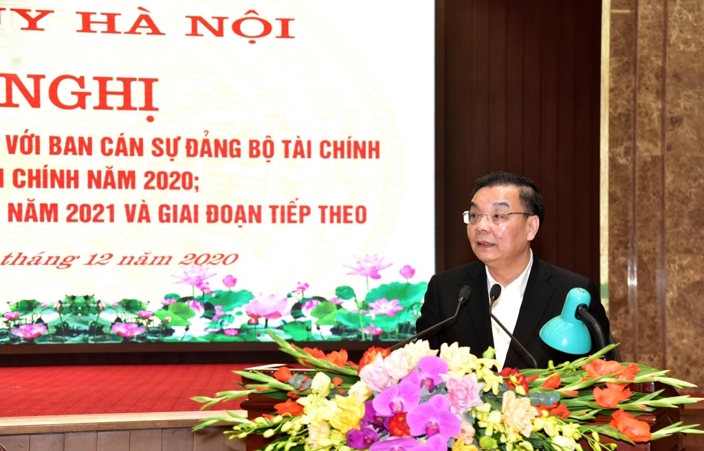 Chủ tịch UBND TP Hà Nội Chu Ngọc Anh báo cáo tại hội nghị