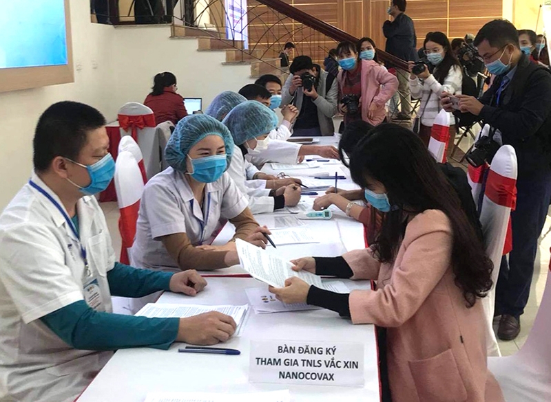 Tình nguyện viên đăng ký tham gia chương trình thử nghiệm vaccine lâm sàng tại Học viện Quân y