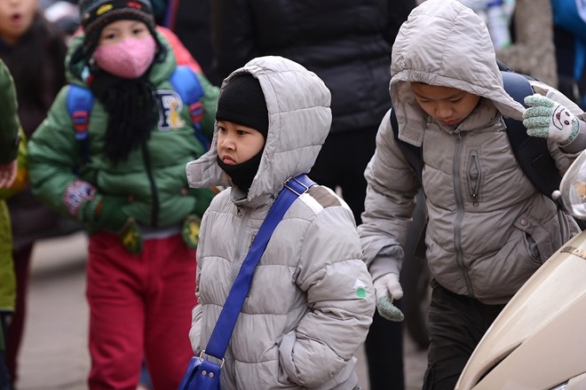 Sở Giáo dục và Đào tạo Hà Nội yêu cầu các nhà trường không bắt buộc học sinh phải mặc đồng phục trong ngày trời rét. Sở Giáo dục và Đào tạo Hà Nội yêu cầu các nhà trường không bắt buộc học sinh phải mặc đồng phục trong ngày trời rét.