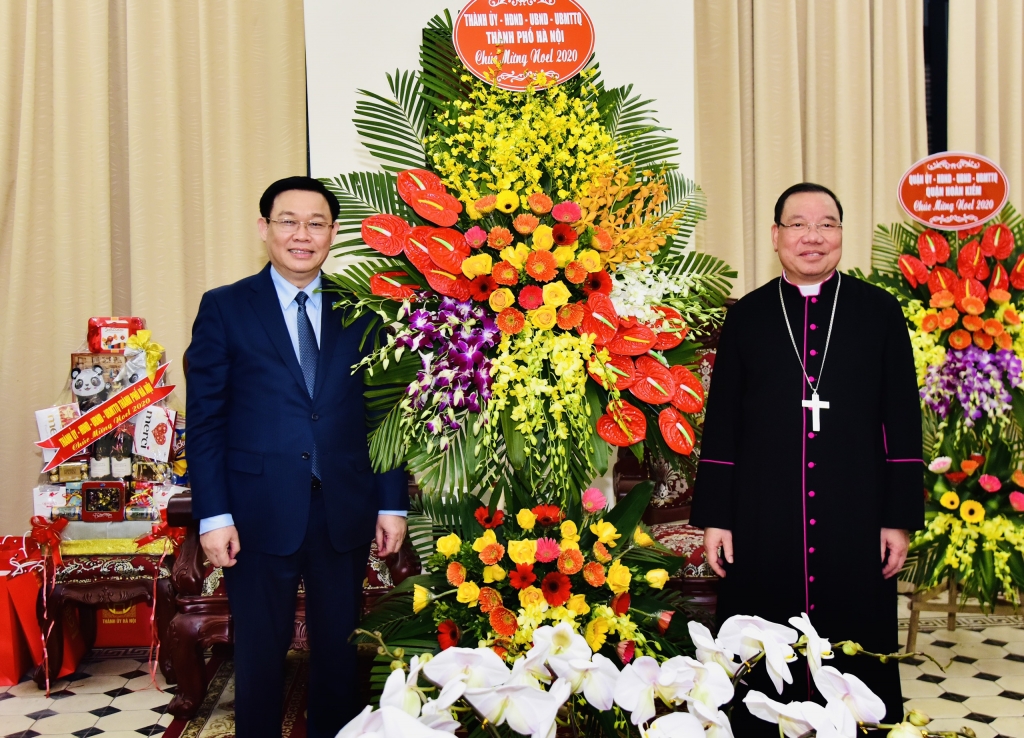 Bí thư Thành ủy Vương Đình Huệ chúc mừng Giáng sinh Tòa Tổng giám mục Hà Nội