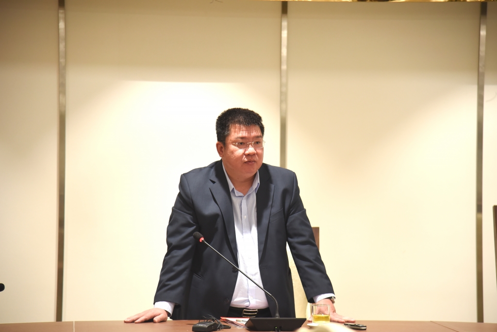 Phó Chủ tịch UBND quận Đống Đa Trịnh Hữu Tuấn thông tin tại buổi giao ban