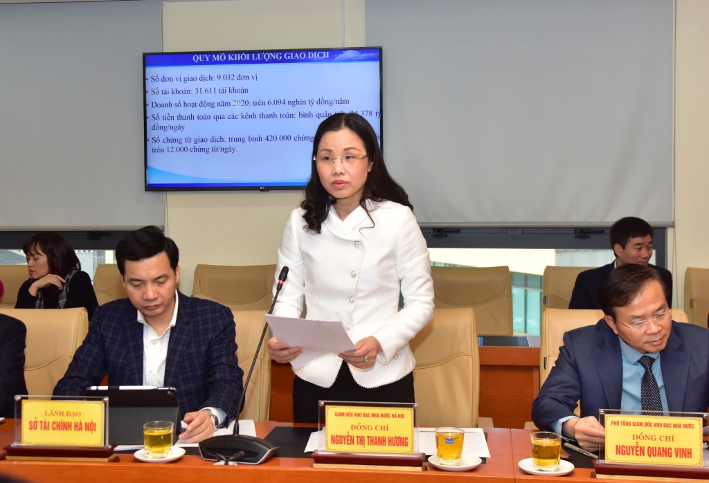 Giám đốc Kho bạc Nhà nước Hà Nội Nguyễn Thị Thanh Hương  báo cáo tại chương trình