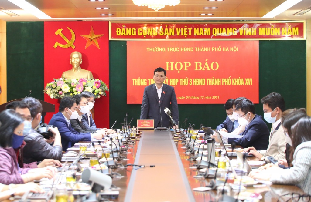 Phó Chủ tịch HĐND TP Nguyễn Quí Tiên chủ trì buổi họp báo