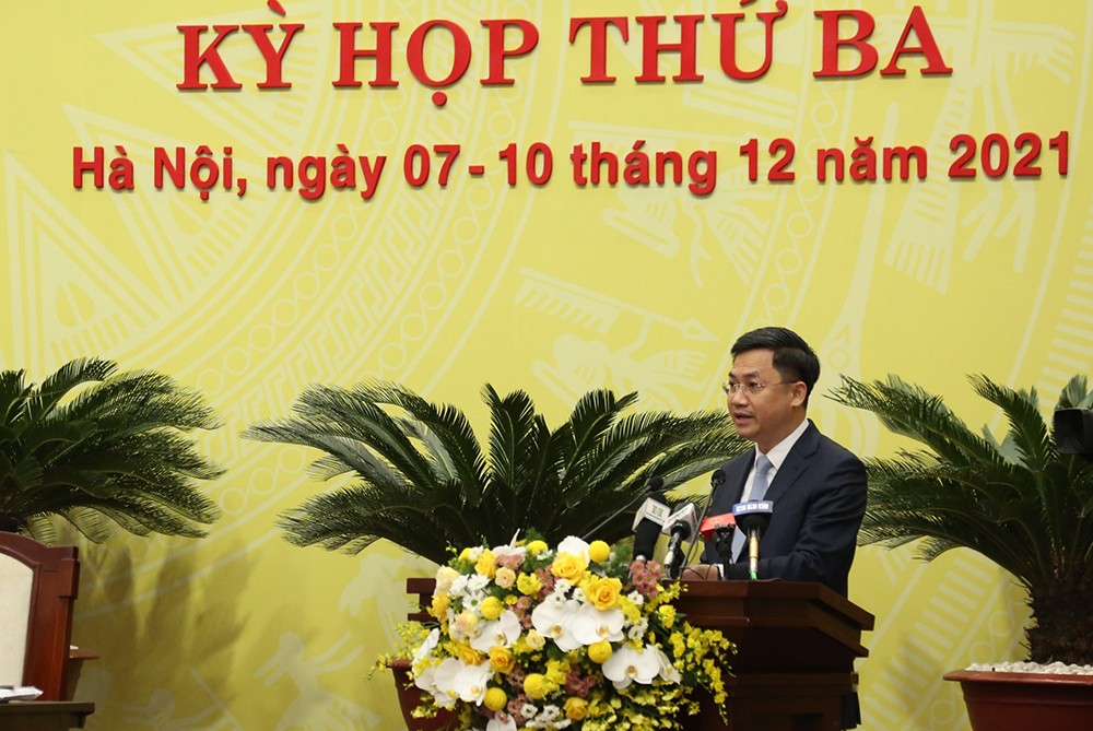 Phó Chủ tịch UBND TP Hà Nôi Hà Minh Hải trình bày báo cáo tại kỳ họp
