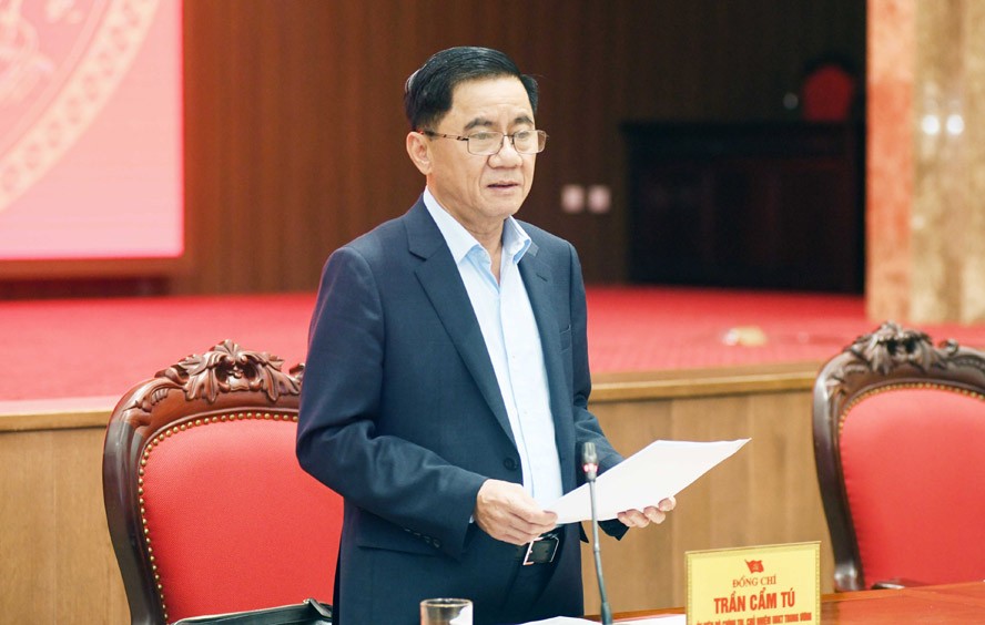 Đồng chí Trần Cẩm Tú, Chủ nhiệm Ủy ban Kiểm tra Trung ương phát biểu tại buổi làm việc