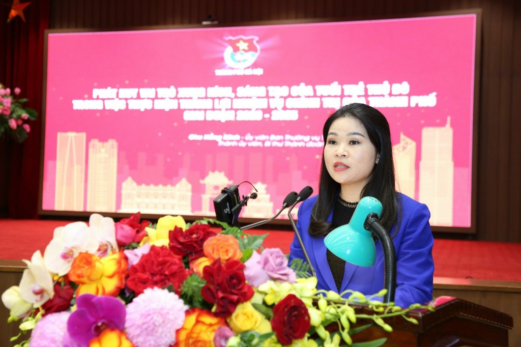 Bí thư Thành đoàn Hà Nội Chu Hồng Minh phát biểu tham luận tại hội thảo