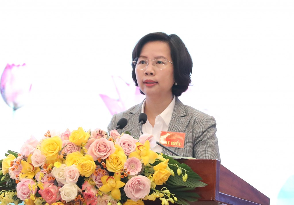 Trưởng ban Tuyên giáo Thành ủy Hà Nội Bùi Huyền Mai tham luận tại hội nghị
