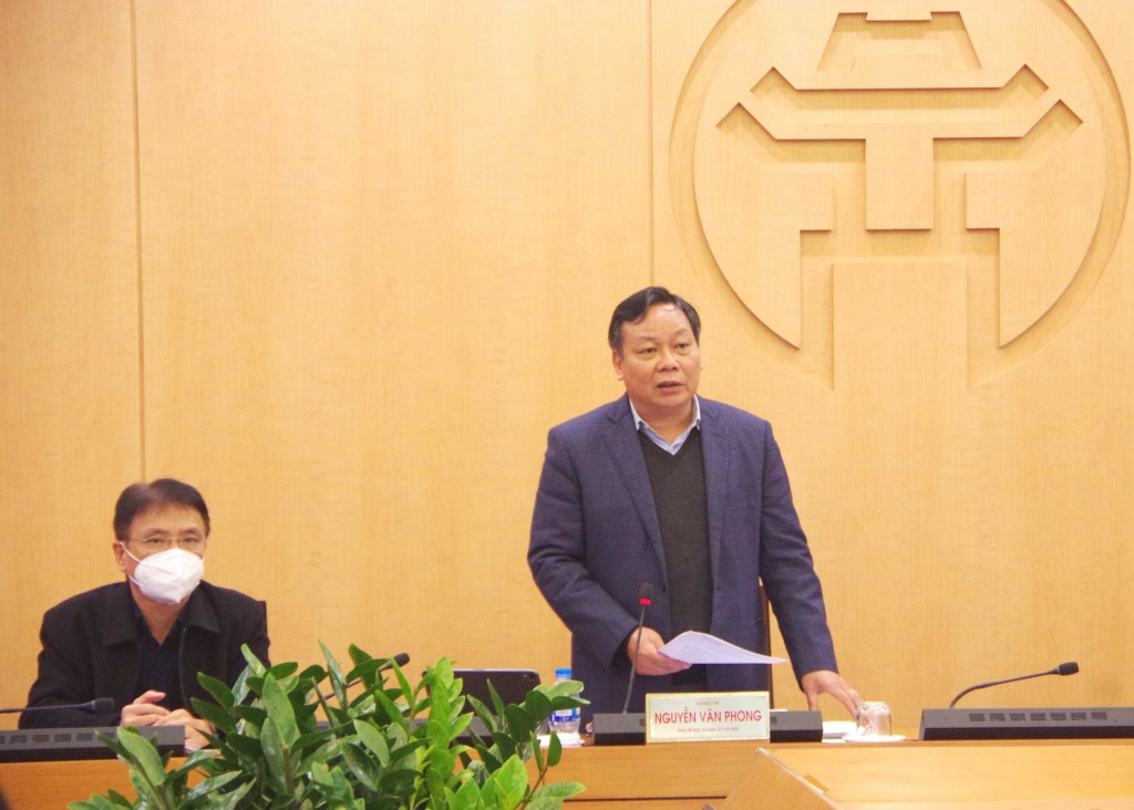 Phó Bí thư Thành ủy Nguyễn Văn Phong phát biểu chỉ đạo tại cuộc họp