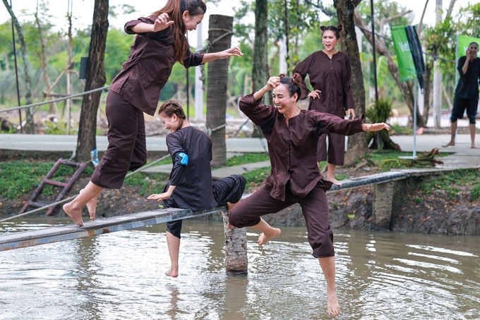 "Đi Việt Nam đi"- tình chị em của Mâu Thuỷ và Hương Ly ngày càng gắn kết qua từng thử thách