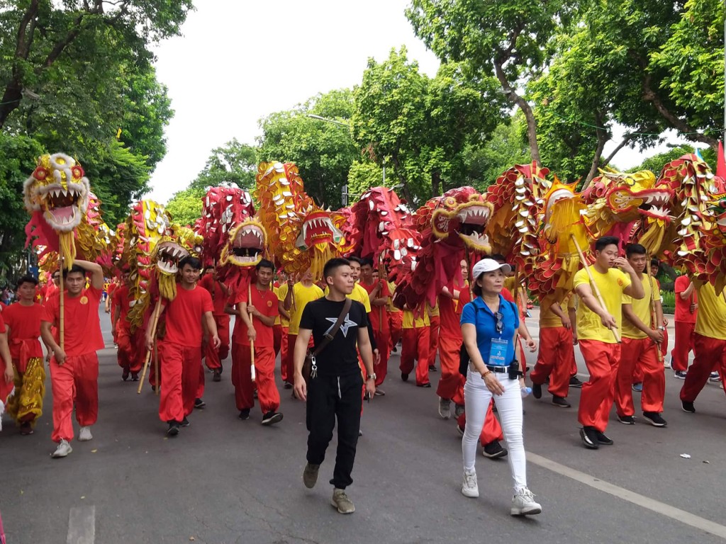 Diễu hành nghệ thuật chào mừng 20 năm Hà Nội đón nhận danh hiệu Thành phố vì hòa bình (năm 2019)