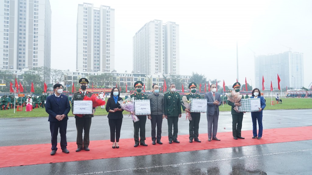 Tiếp nối truyền thống anh hùng, 176 thanh niên huyện Thanh Trì nhập ngũ Tiếp nối truyền thống anh hùng, 176 thanh niên huyện Thanh Trì nhập ngũ