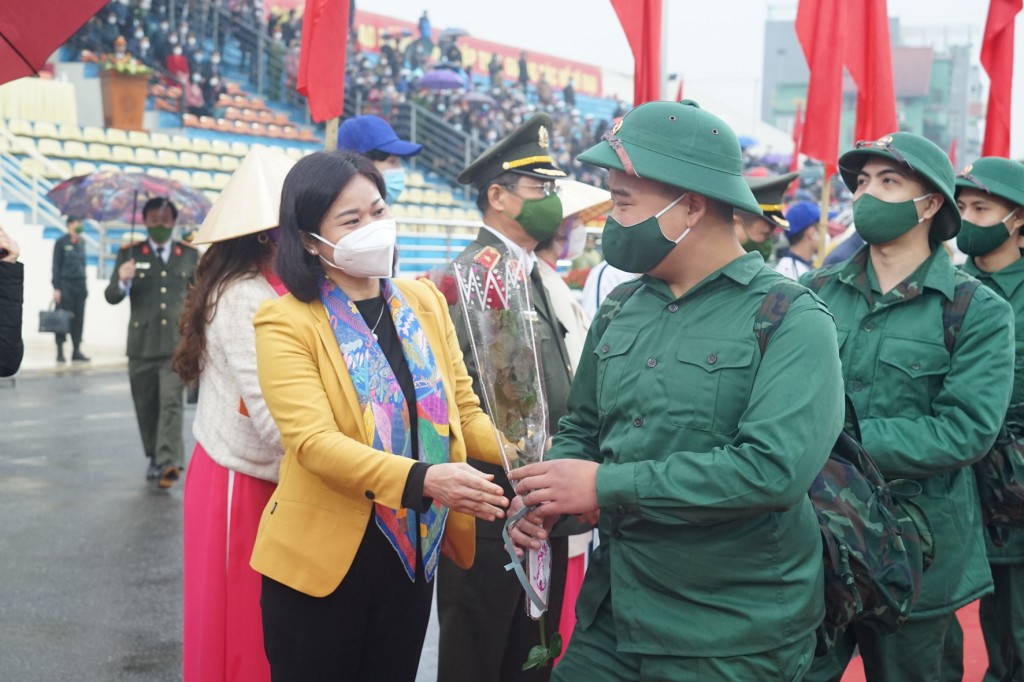 Tiếp nối truyền thống anh hùng, 176 thanh niên huyện Thanh Trì nhập ngũ Tiếp nối truyền thống anh hùng, 176 thanh niên huyện Thanh Trì nhập ngũ