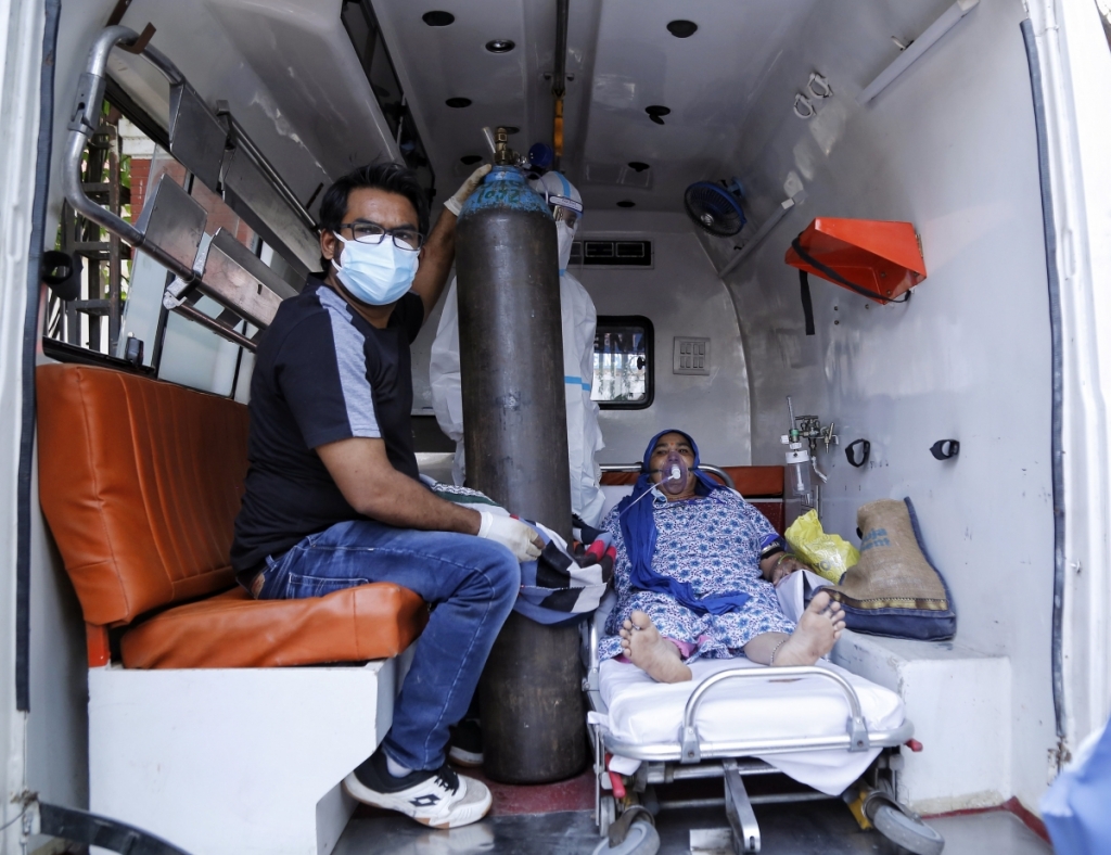 Ấn Độ phá mọi kỷ lục trong 4 ngày liên tiếp, y tế thiếu trầm trọng