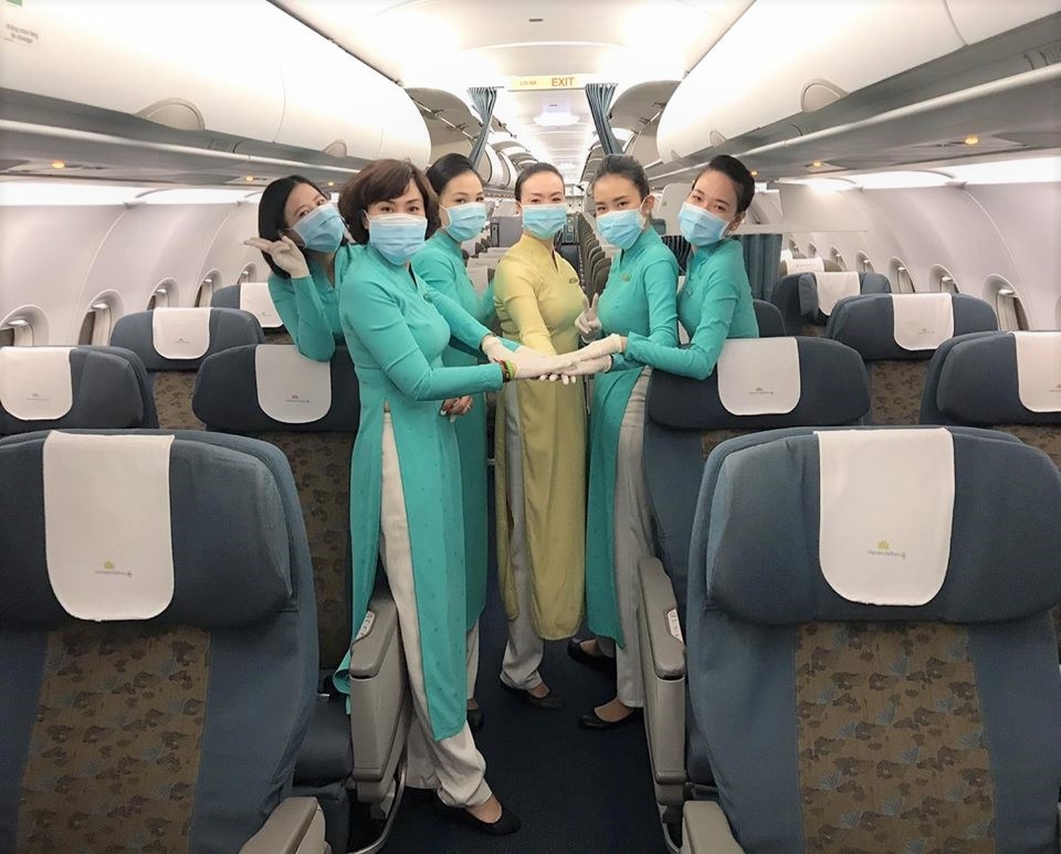 3-2. Mục tiêu của Vietnam Airlines Group là 100% cán bộ nhân viên được tiêm vaccine Covid-19 miễn phí bằng nguồn quỹ phúc lợi của công ty.