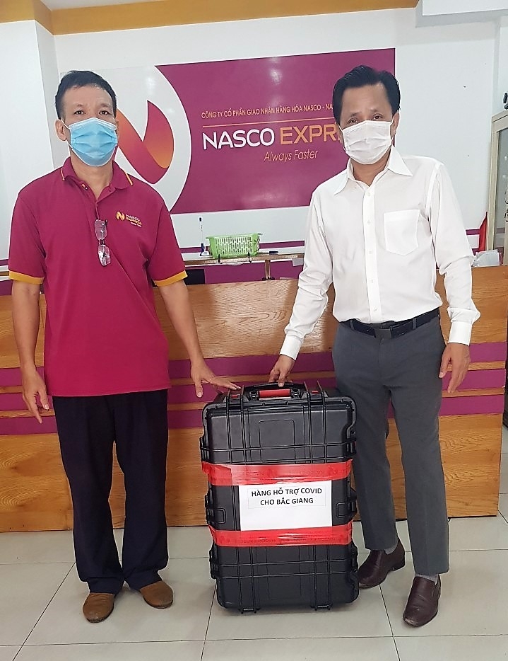 Máy X-quang được Vietnam Airlines và đon vị thành viên NASCO tổ chức chuyển phát tốc hành miễn phí từ TP HCM ra Hà Nội