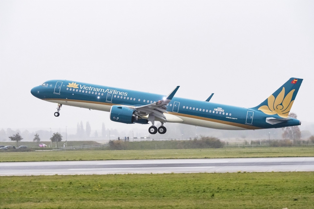 Vietnam Airlines chở miễn phí y bác sĩ hoàn thành nhiệm vụ ở Bắc Giang về Huế, Đà Nẵng