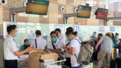 Vietnam Airlines chở miễn phí y bác sĩ hoàn thành nhiệm vụ ở Bắc Giang về Huế, Đà Nẵng
