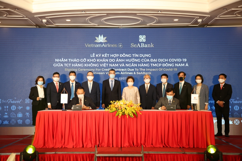 Đại diện Vietnam Airlines và SeABank ký kết ký kết hợp đồng tín dụng