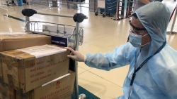 2.500 cuốn sách “cất cánh” đến với các em nhỏ trong khu cách ly