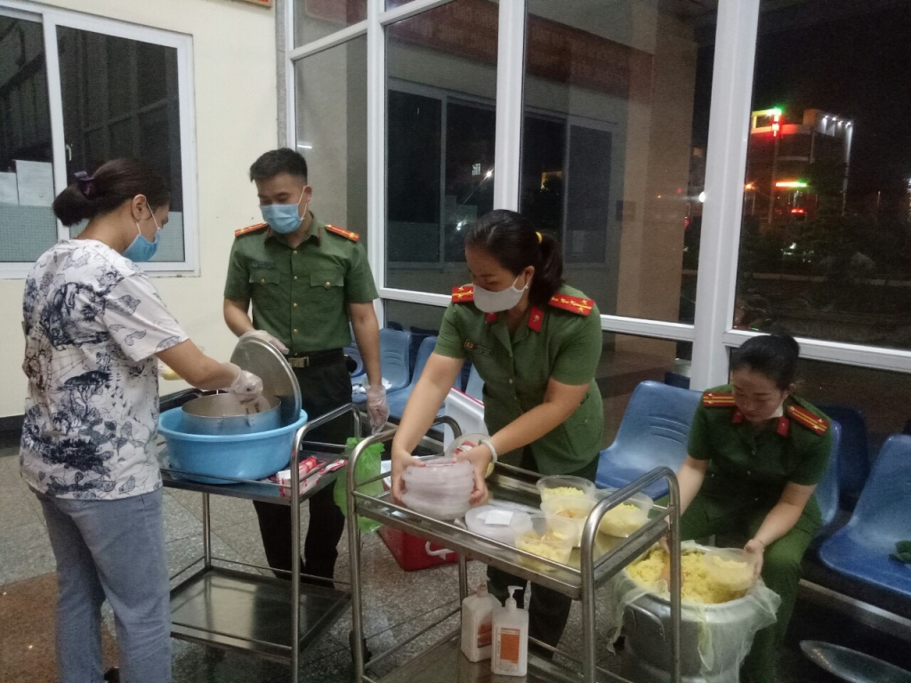 Công an tỉnh Thái Bình: Suất ăn khuya ấm tình đồng đội