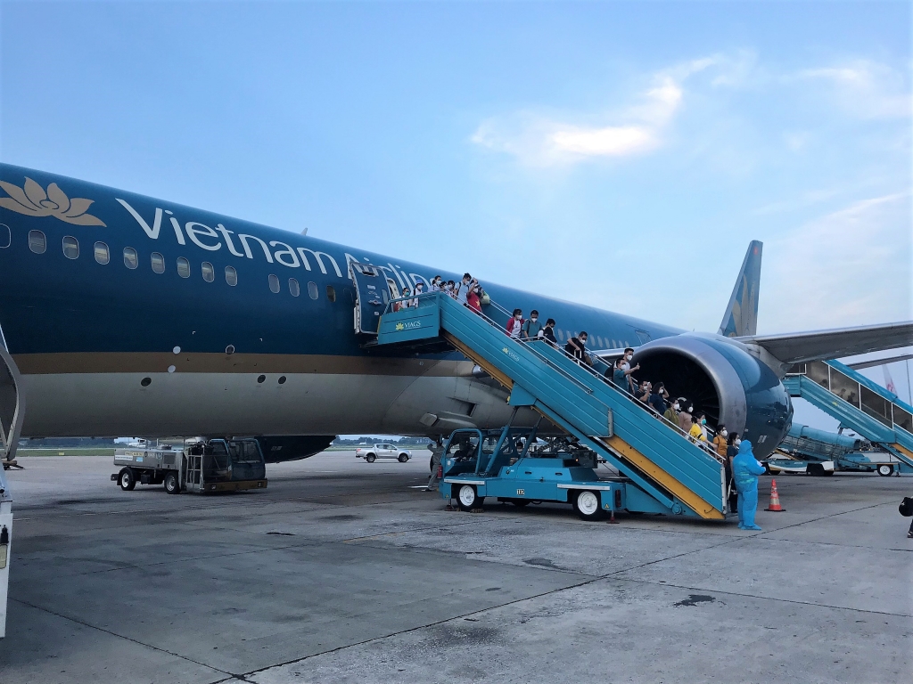 1. Traveloka phối hợp Vietnam Airlines hỗ trợ vận chuyển miễn phí các y bác sĩ của tỉnh Nghệ An.