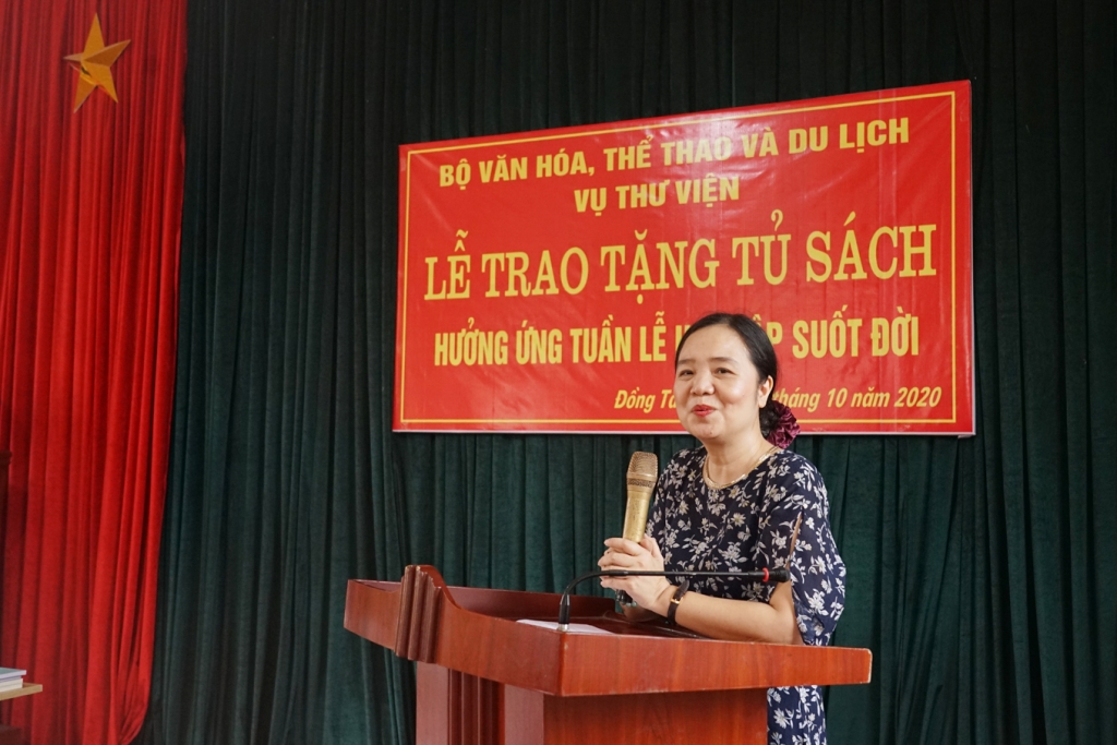 Trao tặng tủ sách hưởng ứng Tuần lễ Học tập suốt đời năm 2020 Trao tặng tủ sách hưởng ứng Tuần lễ Học tập suốt đời năm 2020